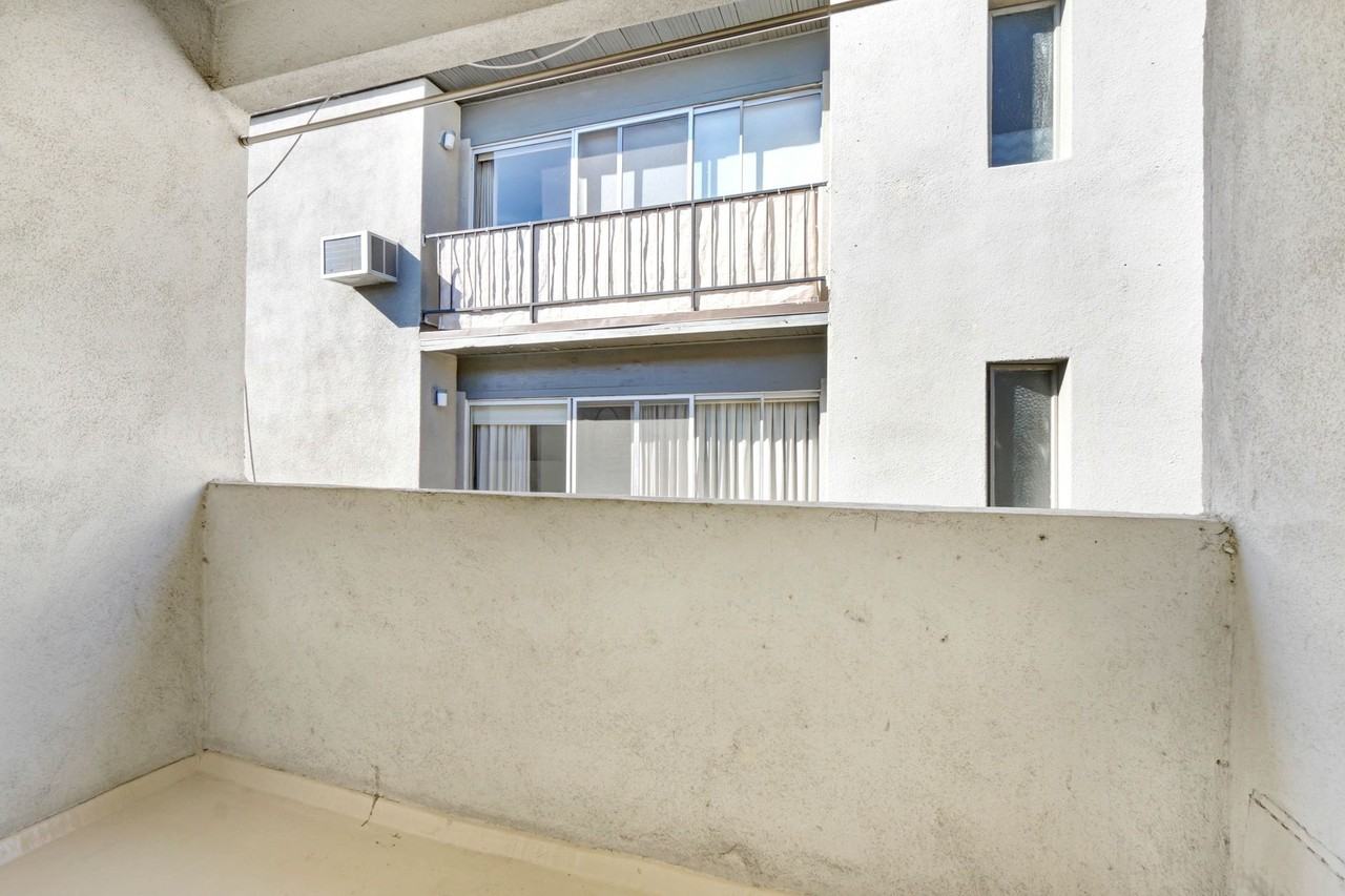 1705 Purdue Ave in West LA - Photo 3 of 3