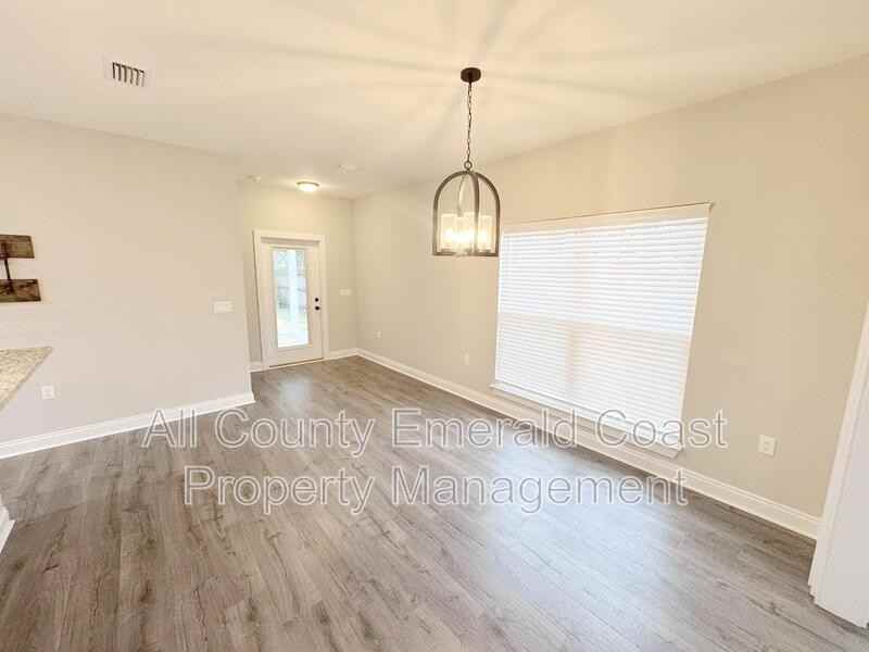 282 Magnolia St - Photo 4 of 47