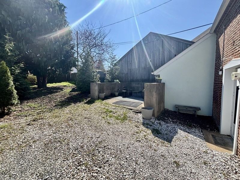 434 W Grant St - Photo 2 of 19