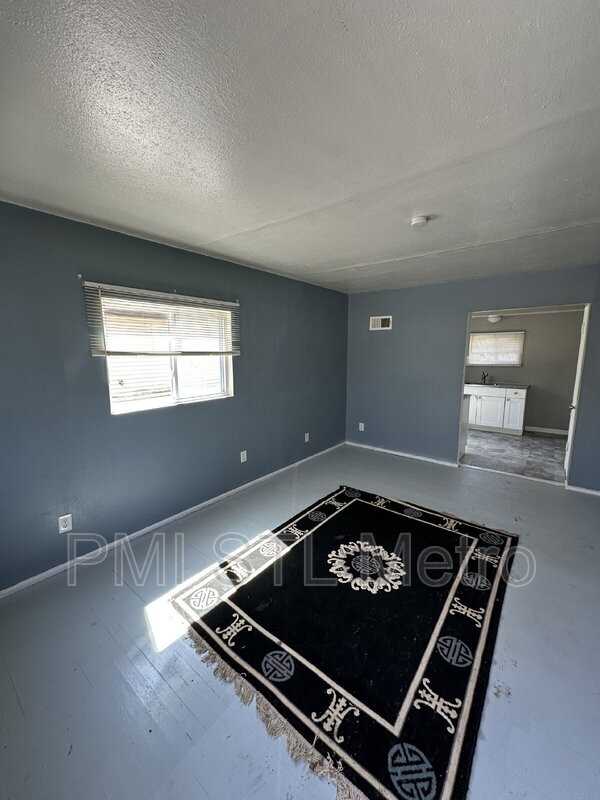 10437 Lord Dr - Photo 2 of 9