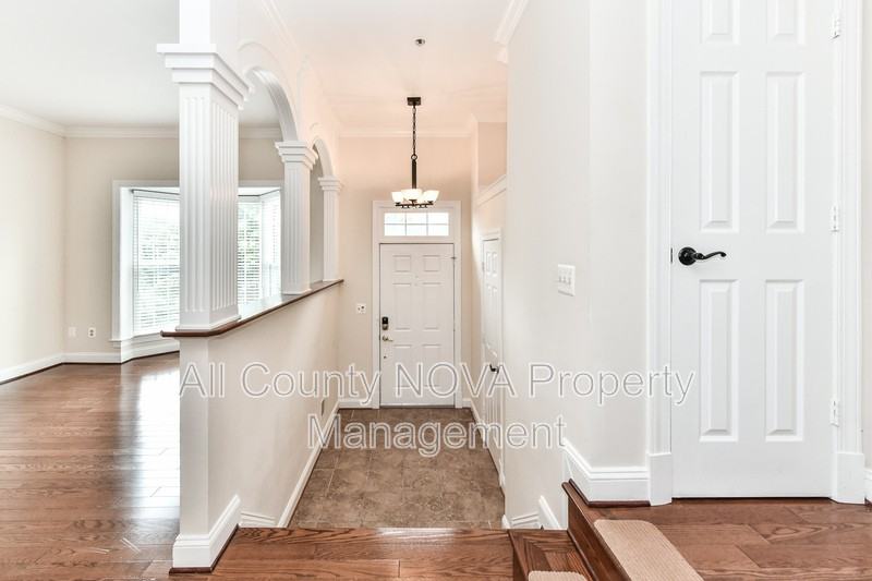 6006 Kelsey Ct - Photo 2 of 31