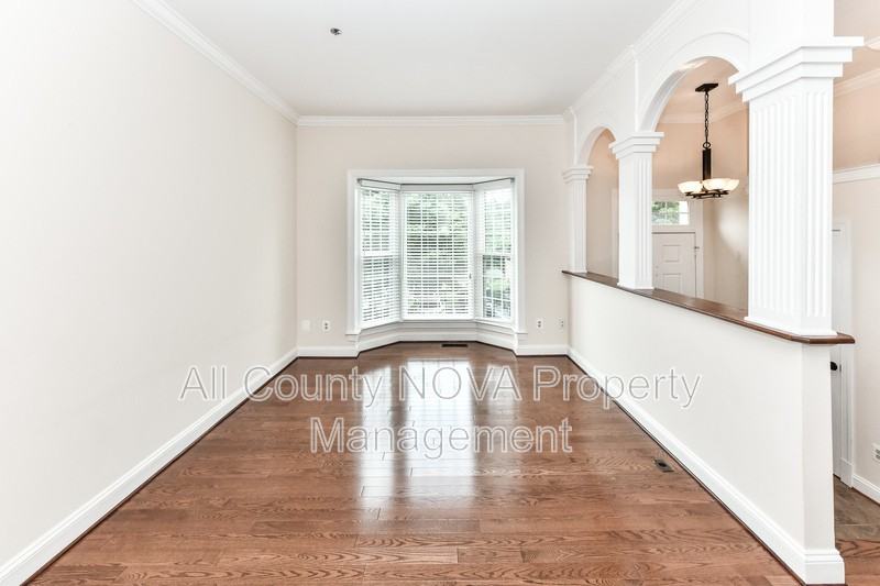 6006 Kelsey Ct - Photo 3 of 31