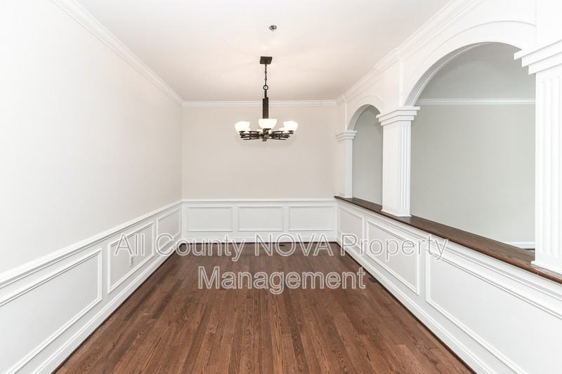 6006 Kelsey Ct - Photo 6 of 31
