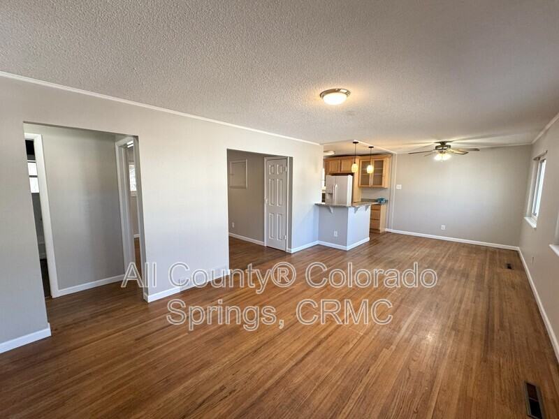 224 S Garo Ave - Photo 6 of 34