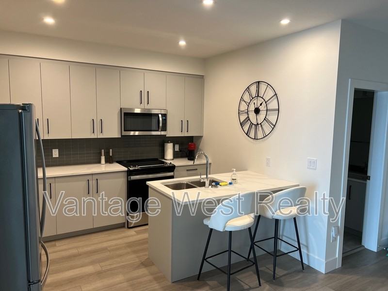 3301 Mckinley Beach Dr - Photo 5 of 36