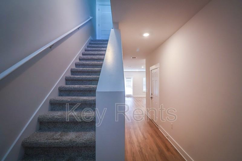 1646 Iroquois Ct - Photo 2 of 18
