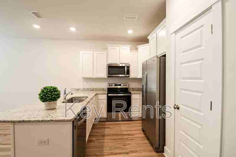 1646 Iroquois Ct - Photo 3 of 18