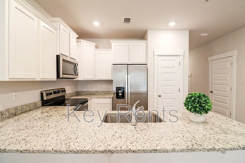 1646 Iroquois Ct - Photo 4 of 18