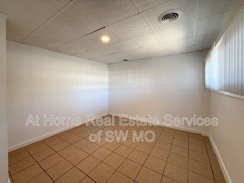 3342 E Linwood St #12 - Photo 2 of 8