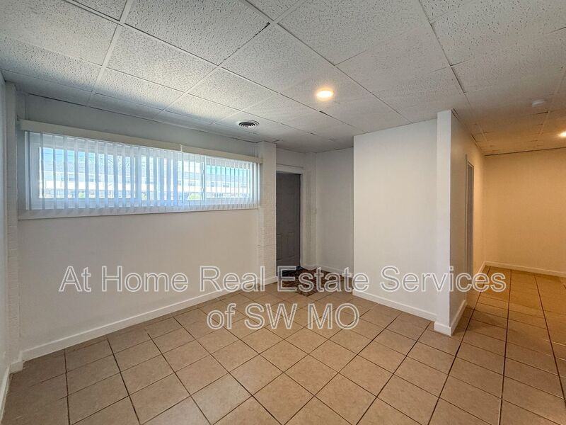 3342 E Linwood St #12 - Photo 3 of 8