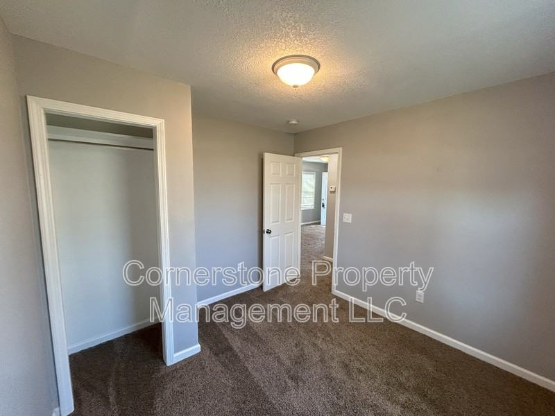 33980 W 83rd St - Photo 3 of 5