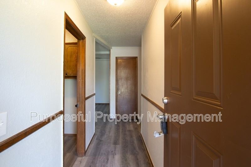 2417 Se 47th St - Photo 3 of 20