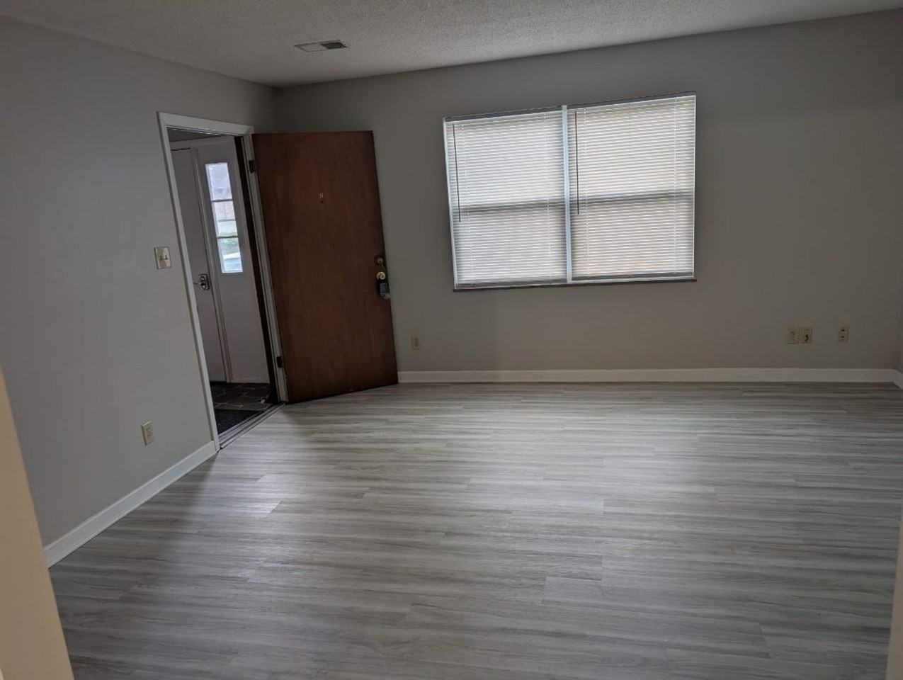 Lovell Road Apartment - Photo 2 of 26