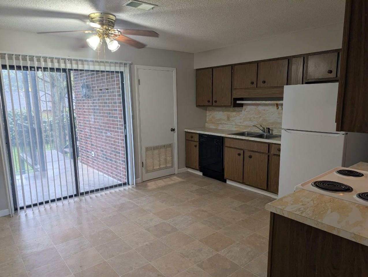 Lovell Road Apartment - Photo 4 of 26