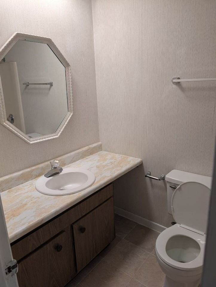 Lovell Road Apartment - Photo 7 of 26