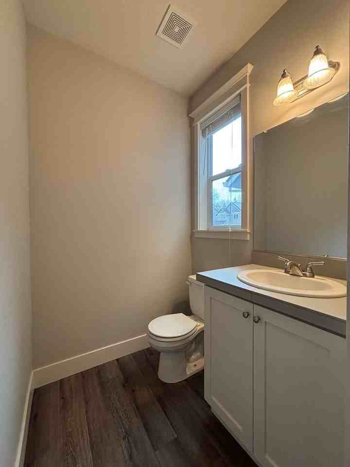 1734 E Darby Ct - Photo 3 of 26