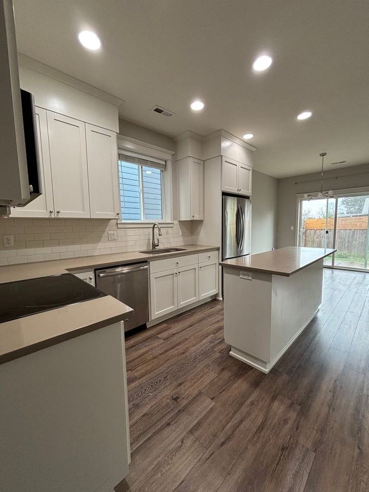 1734 E Darby Ct - Photo 5 of 26