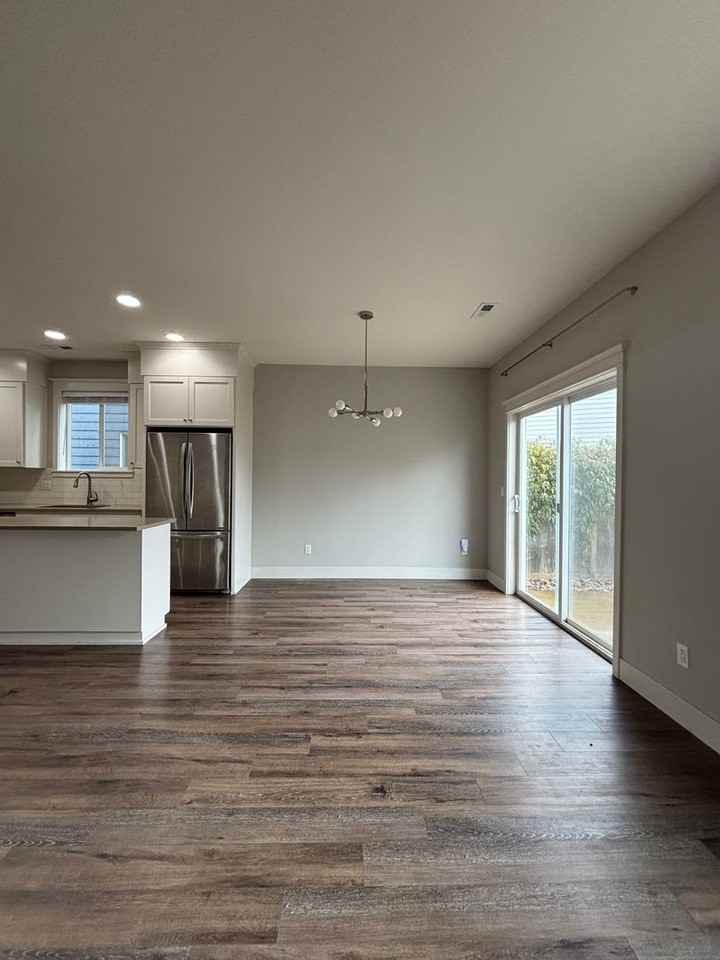 1734 E Darby Ct - Photo 7 of 26