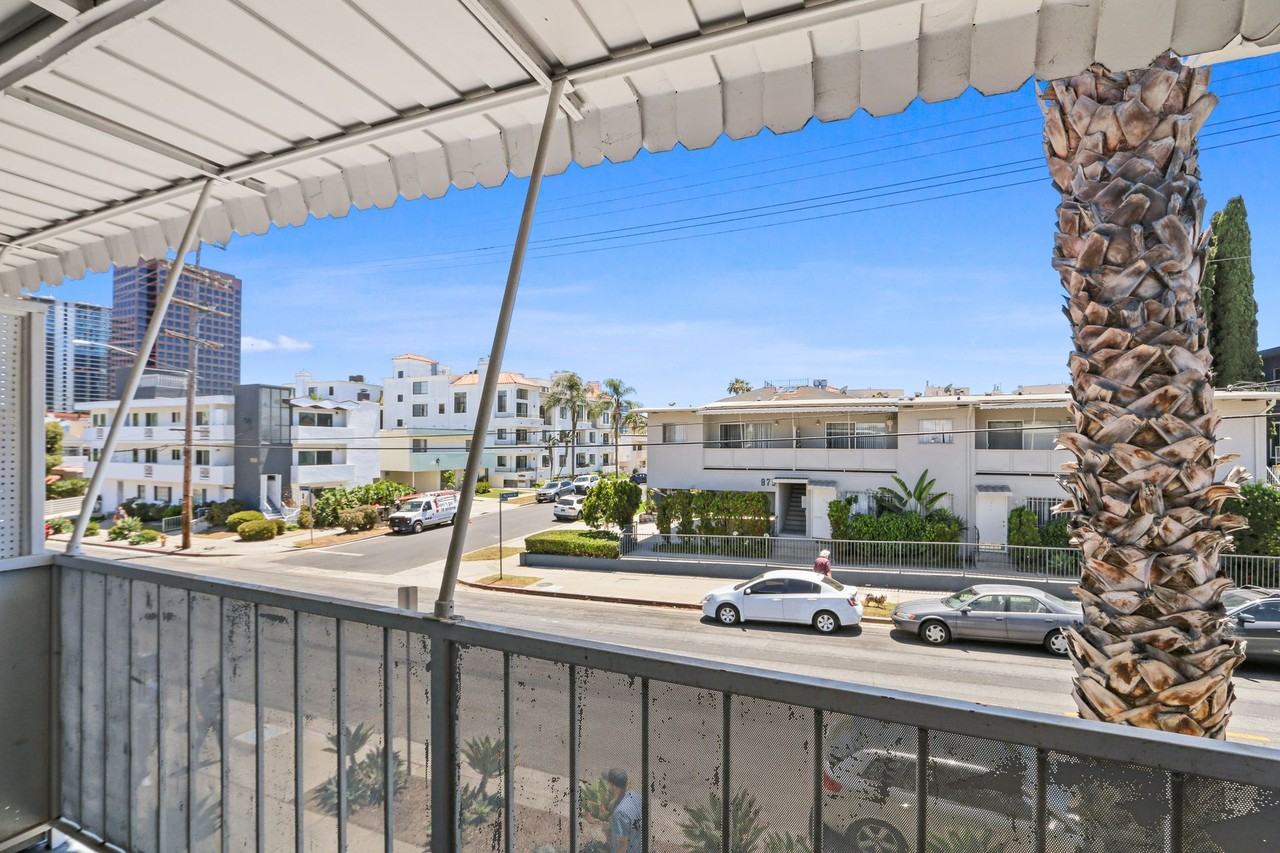 978 Barrington - Photo 2 of 3