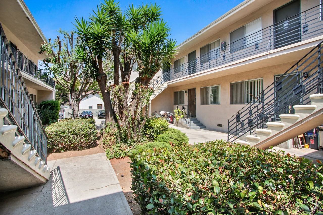 2015-2019 4th Street in Santa Monica - steps to Main St. and the beach! - Photo 5 of 6