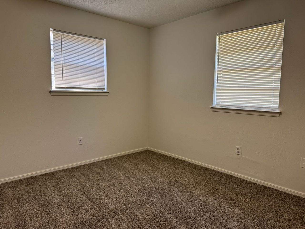 6938 Sw Forest Ave - Photo 7 of 12