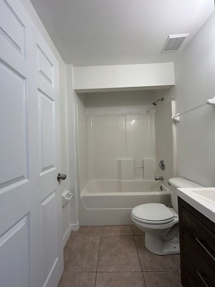 635 Hawthorne Ave S - Photo 5 of 21