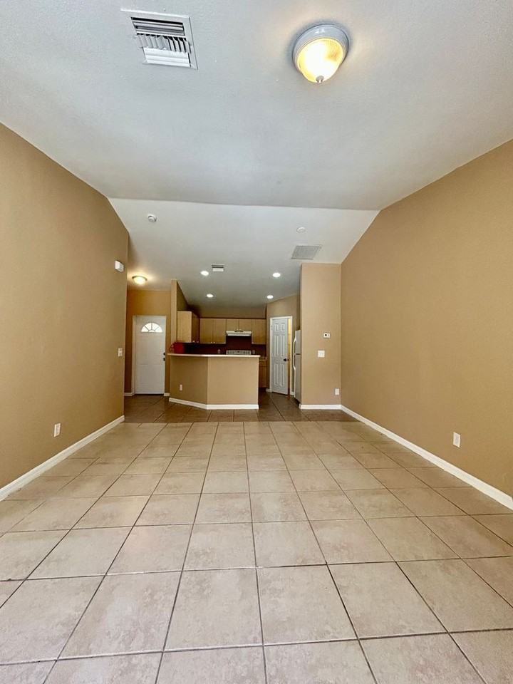 635 Hawthorne Ave S - Photo 4 of 21