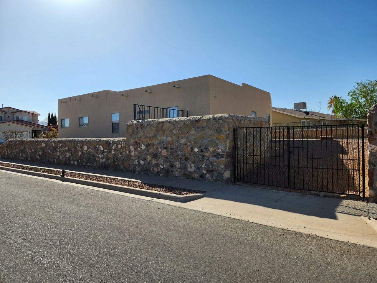 600 Stone Canyon Dr - Photo 3 of 36