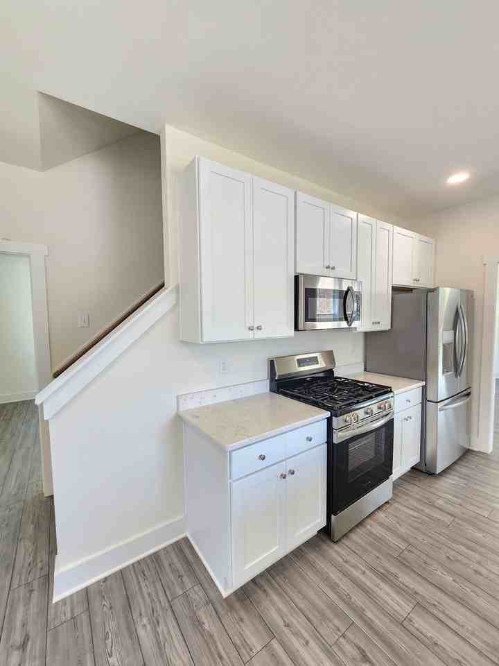 234 Slade Ln - Photo 6 of 22