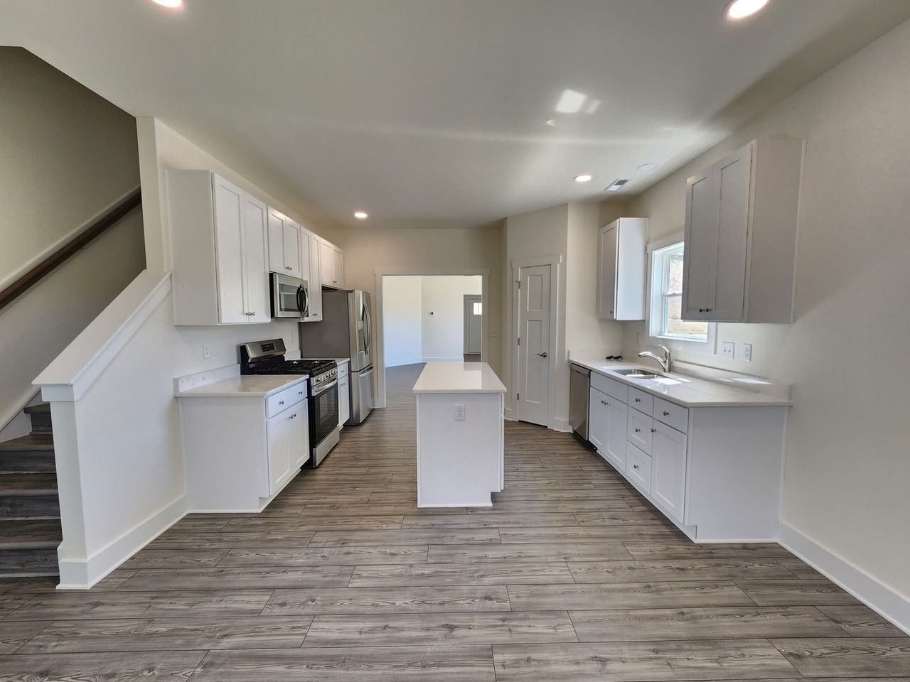 234 Slade Ln - Photo 7 of 22