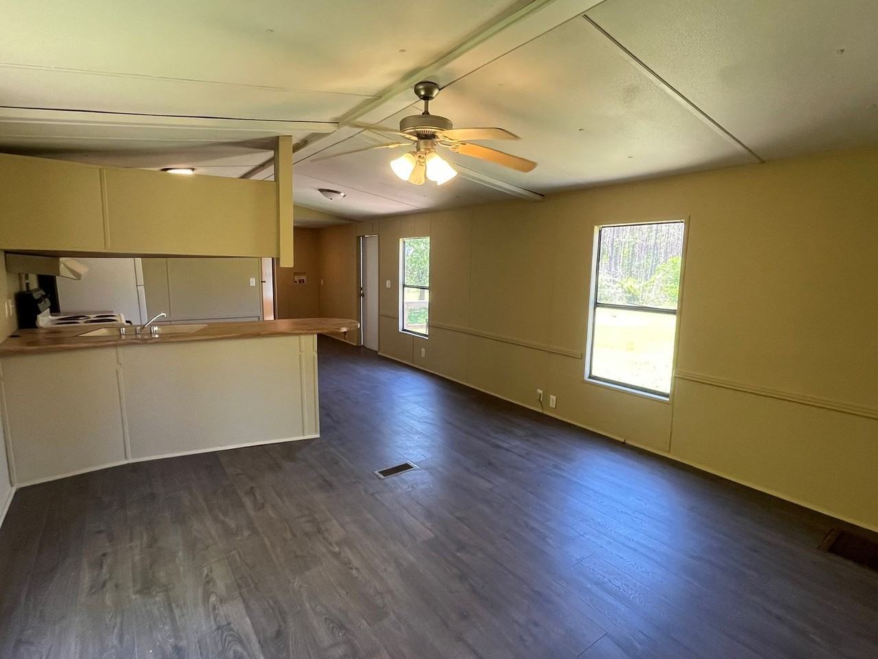 13915 104th St - Photo 2 of 10