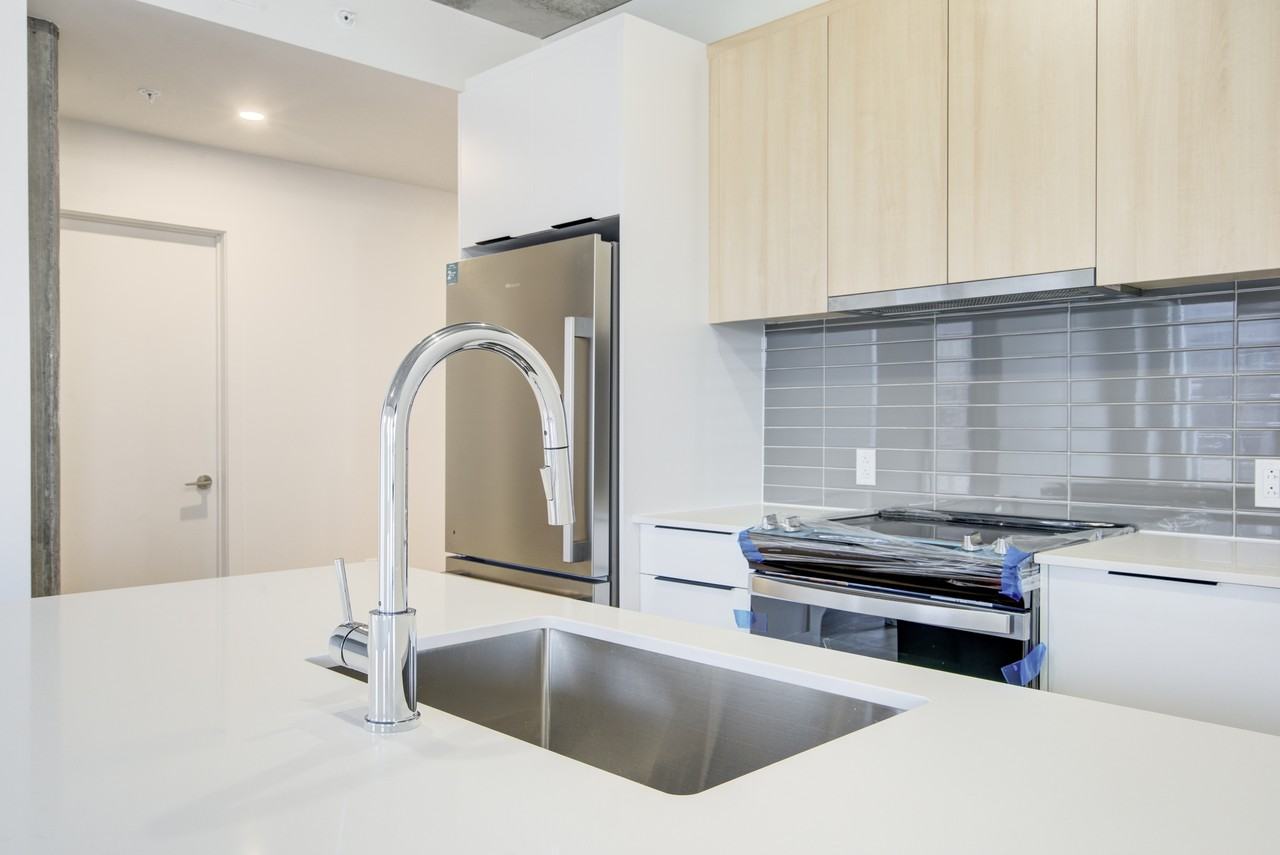 37 Boulevard Brunswick #207 - Photo 3 of 18