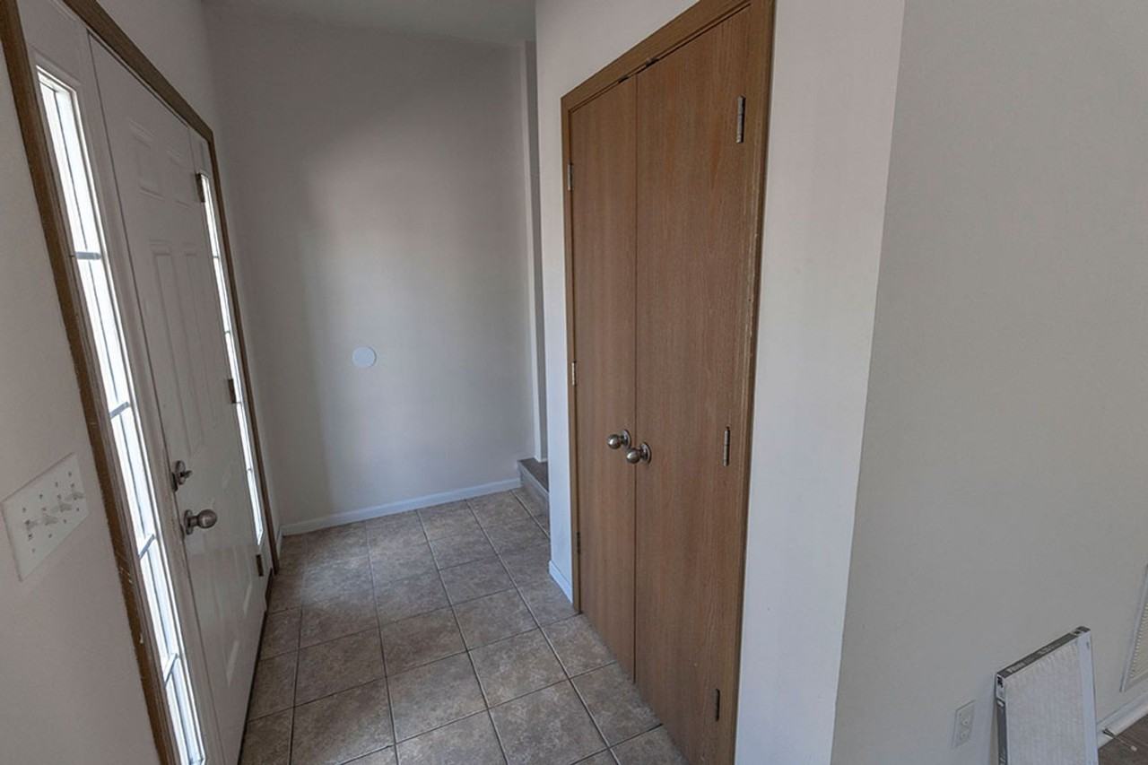 1621 Citadel Dr - Photo 3 of 32