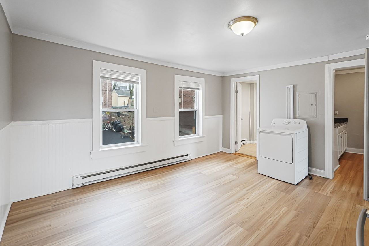 250 Pleasant St - Photo 6 of 16