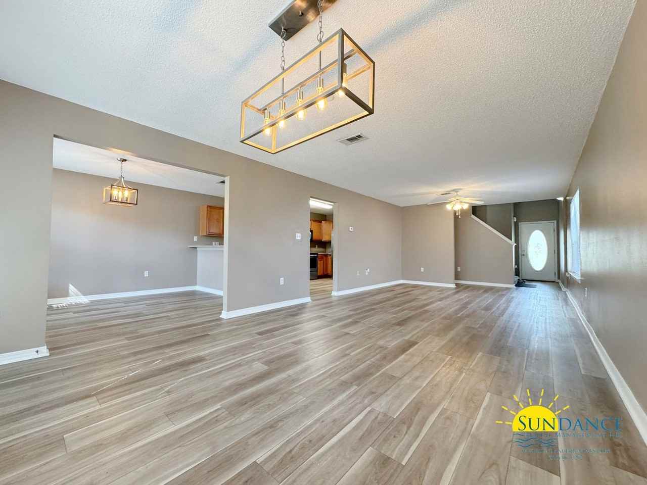 215 Twin Lakes Ln - Photo 3 of 29
