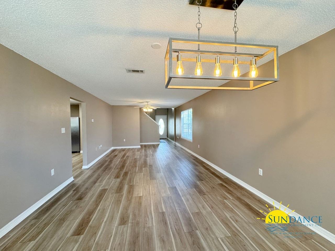 215 Twin Lakes Ln - Photo 4 of 29