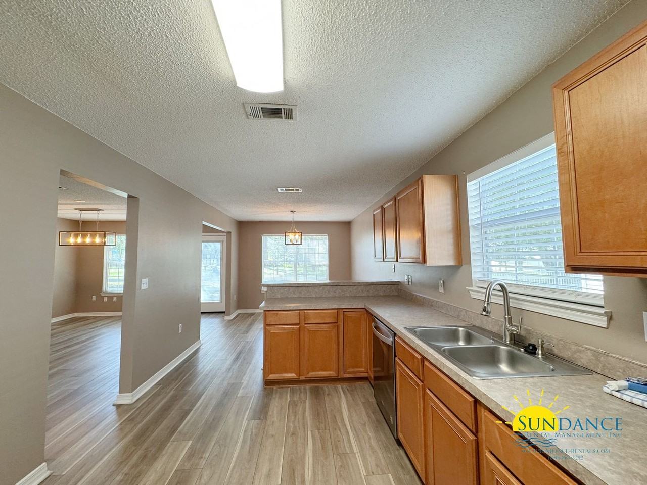 215 Twin Lakes Ln - Photo 5 of 29