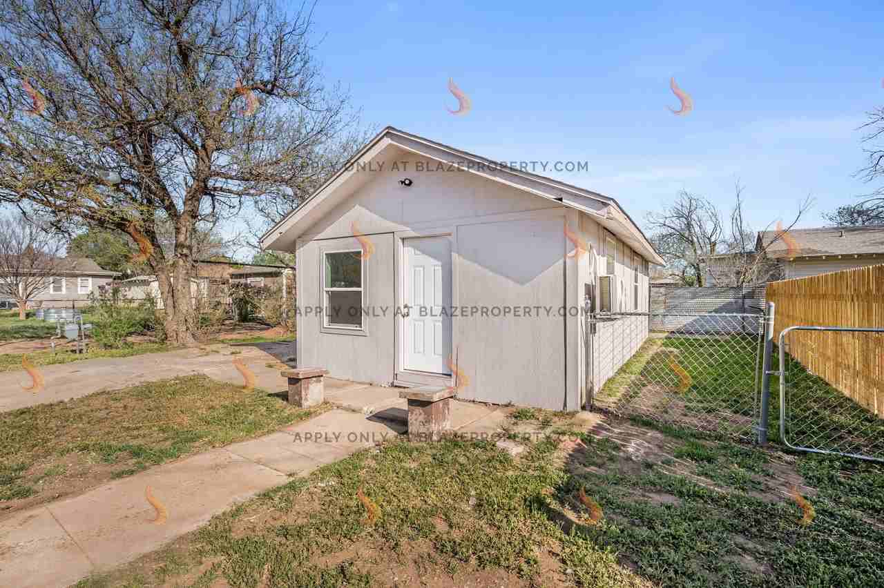 3110 San Jacinto Ave - Photo 2 of 13