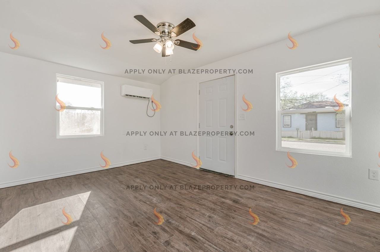 3110 San Jacinto Ave - Photo 6 of 13