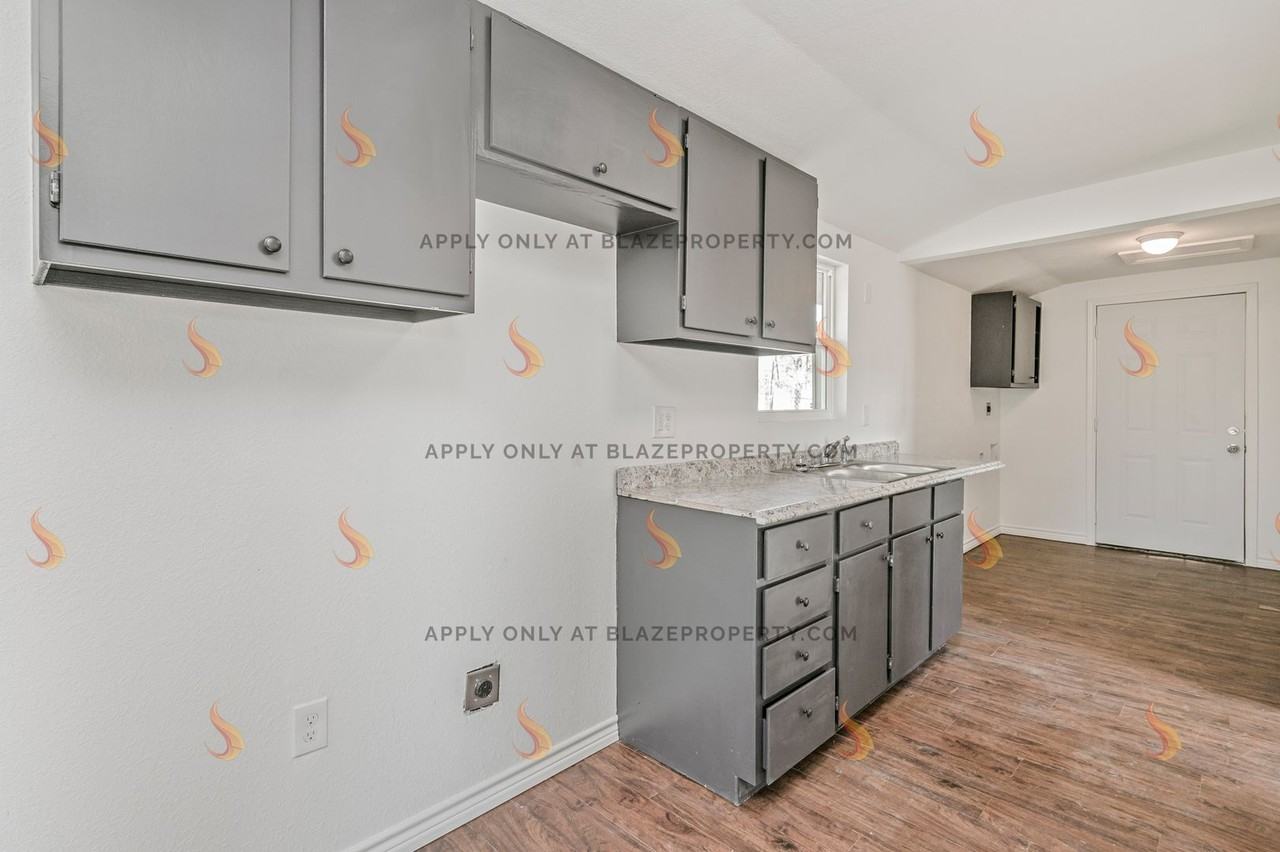 3110 San Jacinto Ave - Photo 7 of 13