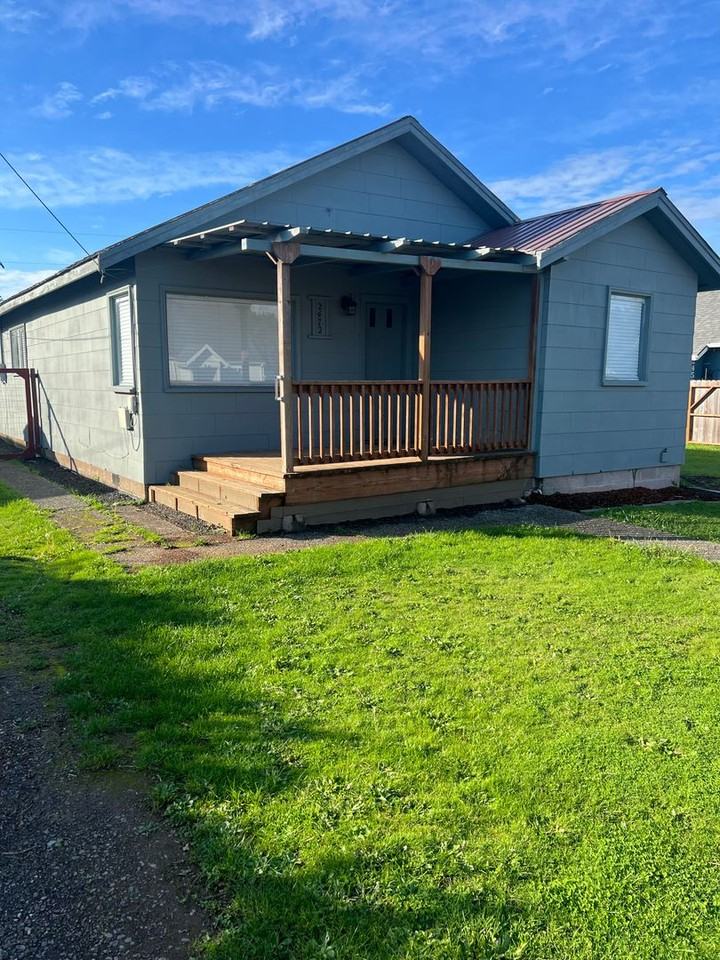 2472 Marion St - Photo 3 of 15