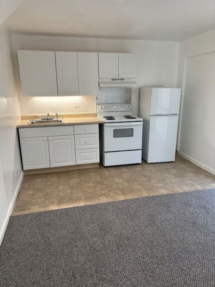 539 E Newlove Dr Apt C - Photo 2 of 9