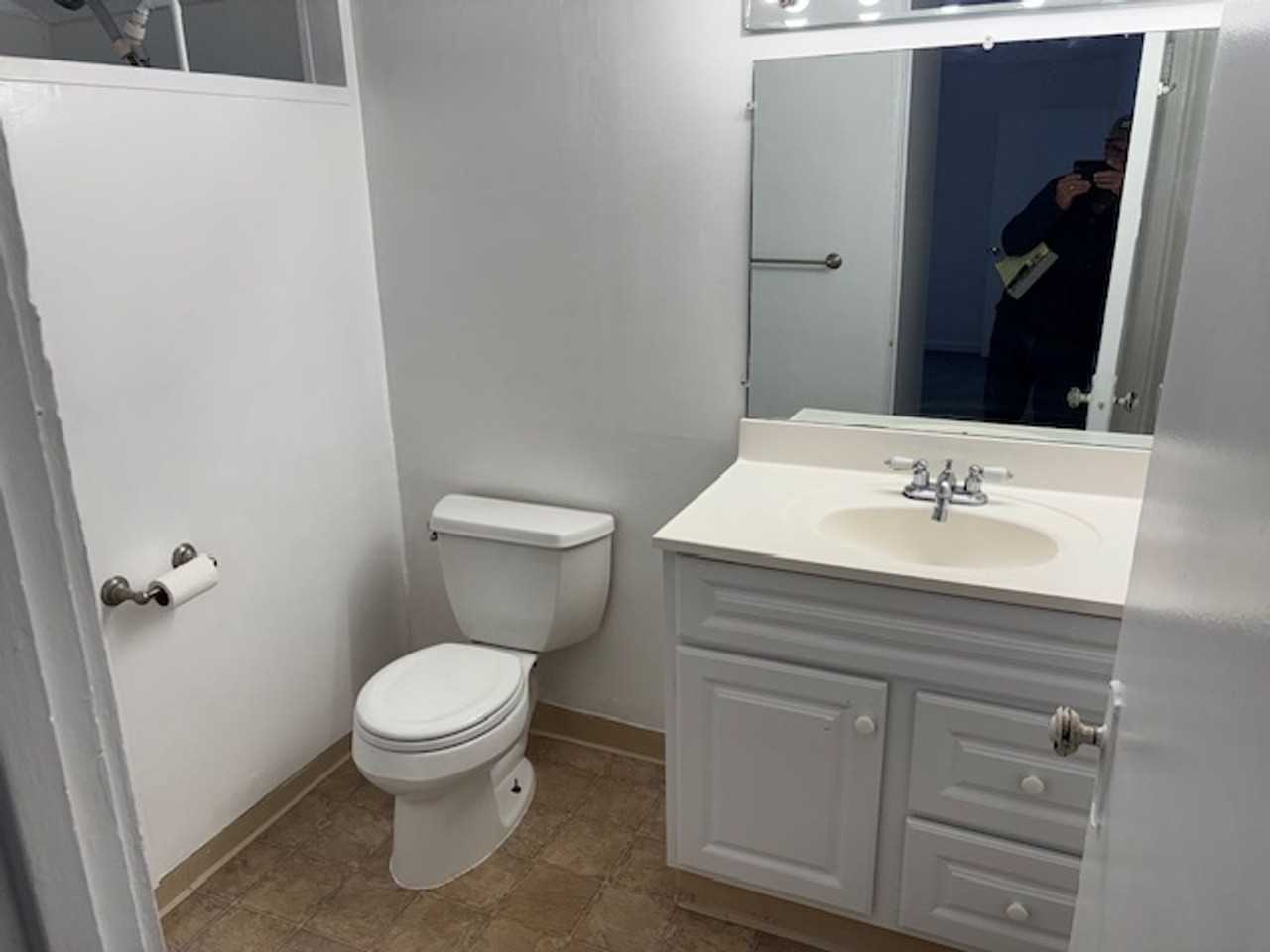 539 E Newlove Dr Apt C - Photo 6 of 9