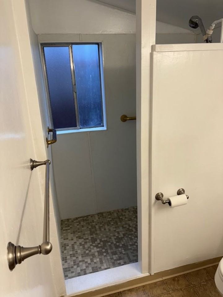 539 E Newlove Dr Apt C - Photo 7 of 9
