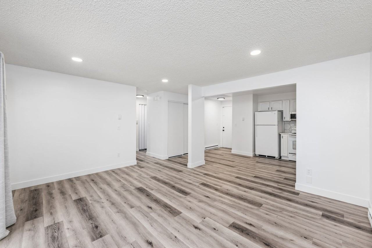 1515 N Bowdish Rd - Photo 2 of 23