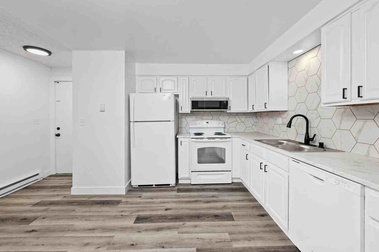 1515 N Bowdish Rd - Photo 5 of 23
