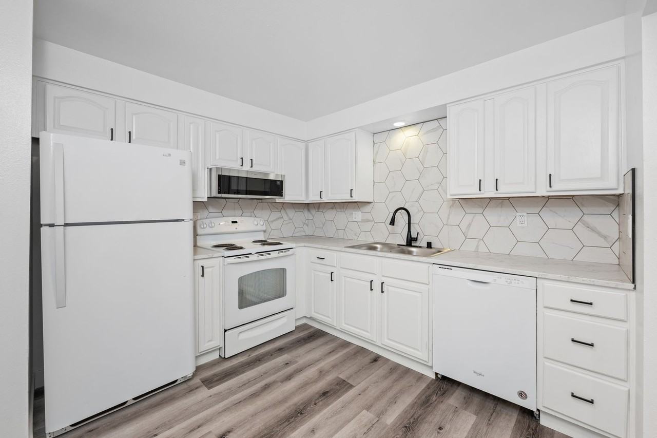 1515 N Bowdish Rd - Photo 6 of 23