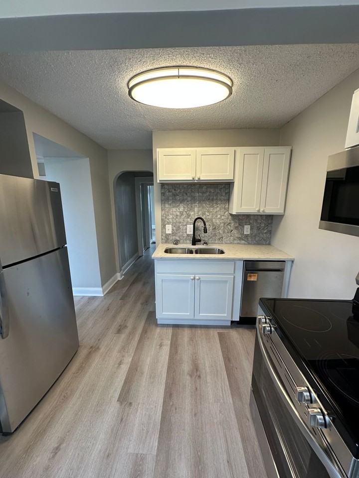 157 Sherman Ave - Photo 4 of 20