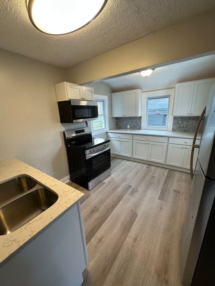 157 Sherman Ave - Photo 5 of 20