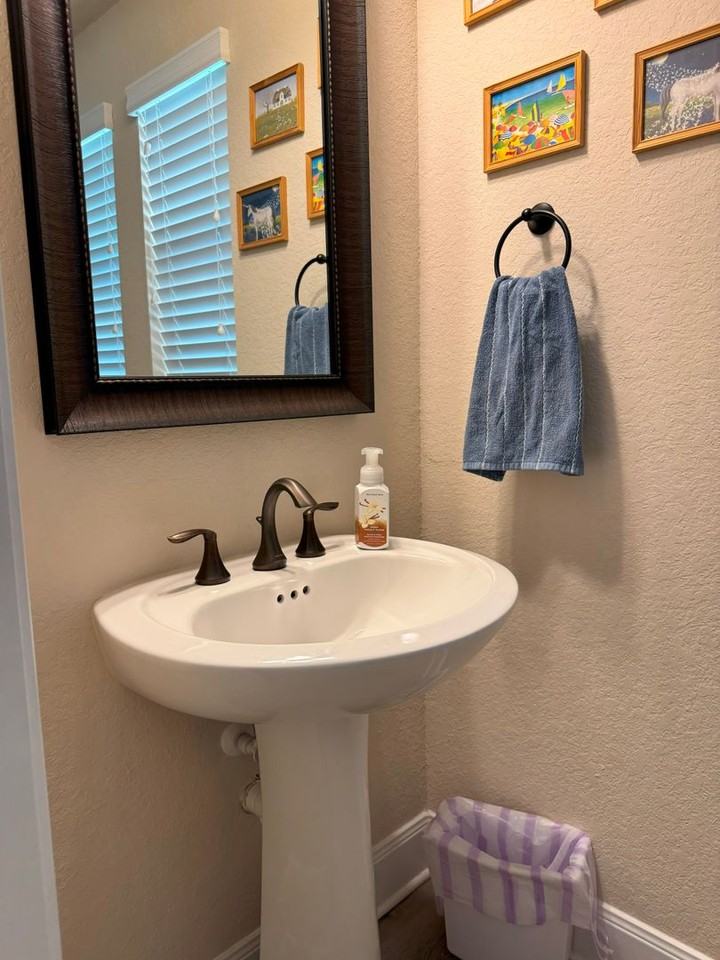 8603 Phoenix Ave - Photo 4 of 27